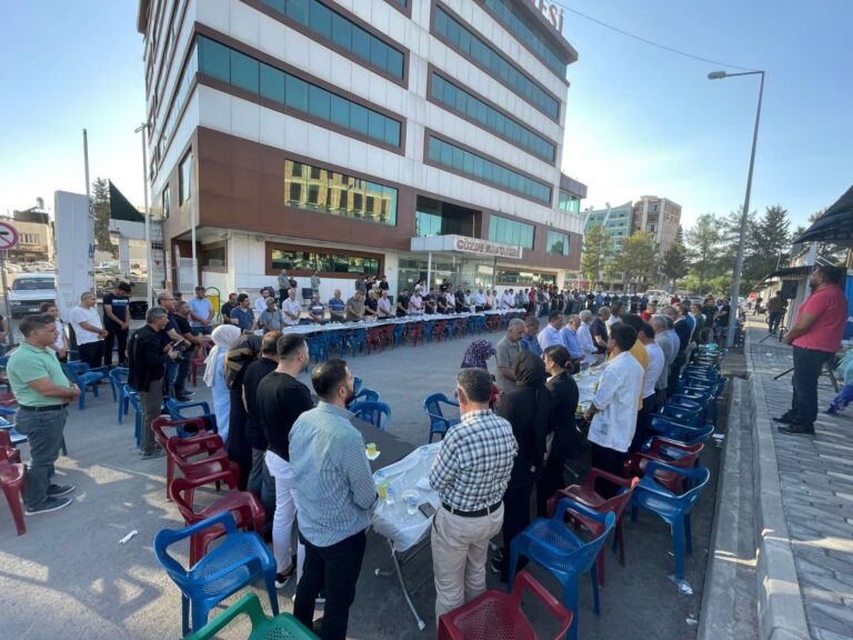 Depremde hayatını kaybeden gazeteciler unutulmadı