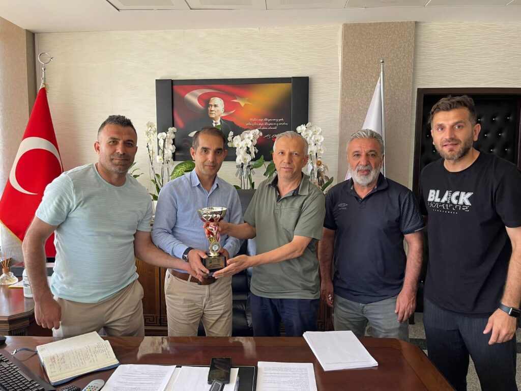 Masterler Kupayı Başhekim Şirik’e armağan etti