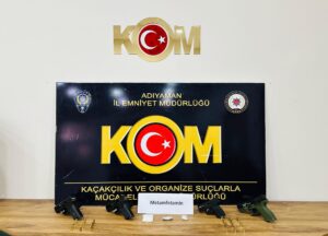 Yol kontrolünde tabanca ve uyuşturucu ele geçirildi
