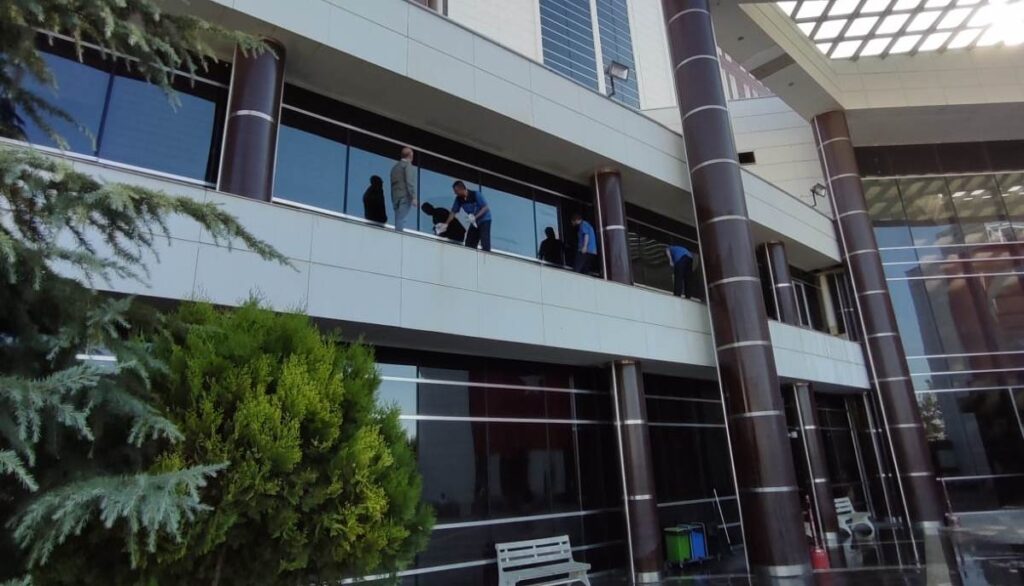 Adıyaman Eğitim Araştırma Hastanesinde  hijyen temizliği yapılıyor