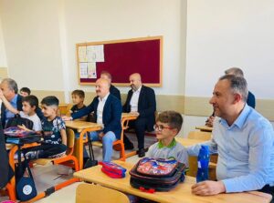 Adıyaman’a getirilen kırtasiye malzemeleri 3 bin 250 öğrenciye dağıtıldı.