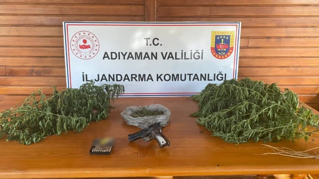 Adıyaman’da tabanca ve esrar ele geçirildi