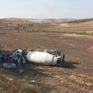 Meydana gelen kazada mikser sürücüsü hayatını kaybetti