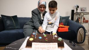 Bakan Göktaş’tan Şehit Yüzbaşı Kocaman’ın oğluna doğum günü sürprizi