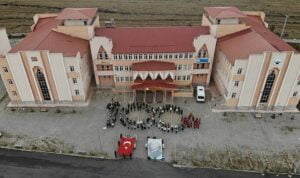 Öğrencilerden unutulmaz 100. yıl koreografisi