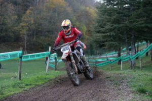 Sakarya’da düzenlenen dağ motosiklet yarışları nefes kesti