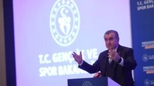 Gençlik ve Spor Bakanı göreve yeni başlayan psikologlarla bir araya geldi
