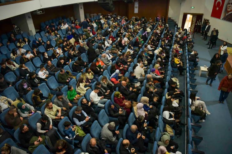 Ankara Büyükşehir Belediyesi Mevlana’yı tiyatro oyunuyla andı