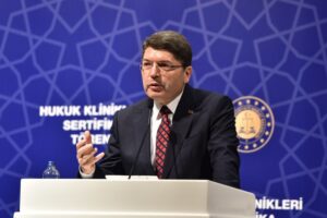 Hukukçu olmak herkese eşit şekilde davranmayı gerektirir