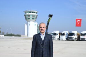 Bakan Uraloğlu, Hatay Havalimanı’nda yenileme çalışmalarını inceledi