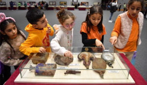 Öğrenciler Çanakkale Müzesi sergisine akın ediyor