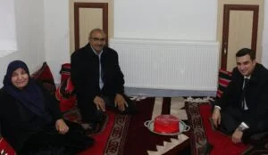 Şehit anne babasına doğum günü sürprizi