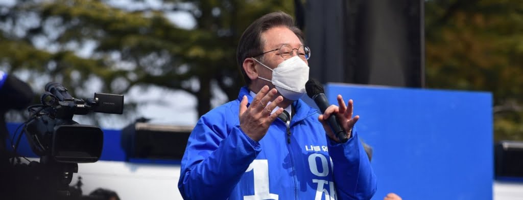 Güney Kore’de ana muhalefet lideri basın toplantısı sırasında boynundan bıçaklandı