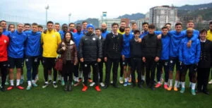 Denizci öğrenciler Rizesporlu futbolcuları ziyaret etti