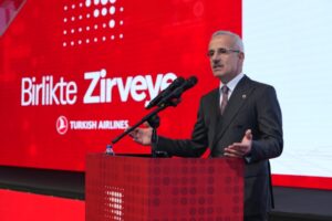 Havalimanlarını sadece Yeşilçam filmlerinde gören Türkiye, şimdi Anadolu’nun her noktasına uçuyor