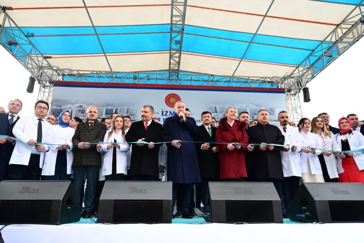 Uraloğlu’ndan İzmir’e Hızlı Tren Müjdesi; “İzmir’i AK Parti Belediyeciliğiyle tanıştıracağız”