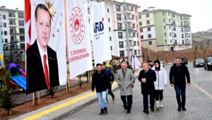 Vali Ersin Yazıcı’dan kura öncesi TOKİ konutlarında inceleme