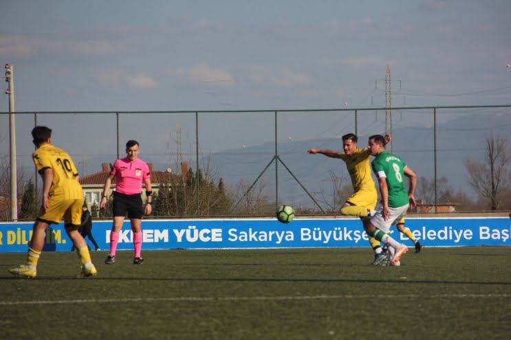 Lider As Akyazıspor yarın Arifiye Doğanspor’u evinde konuk ediyor