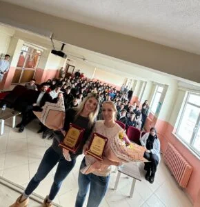 Dünya şampiyonları Ardahan’da öğrencilerle buluştu