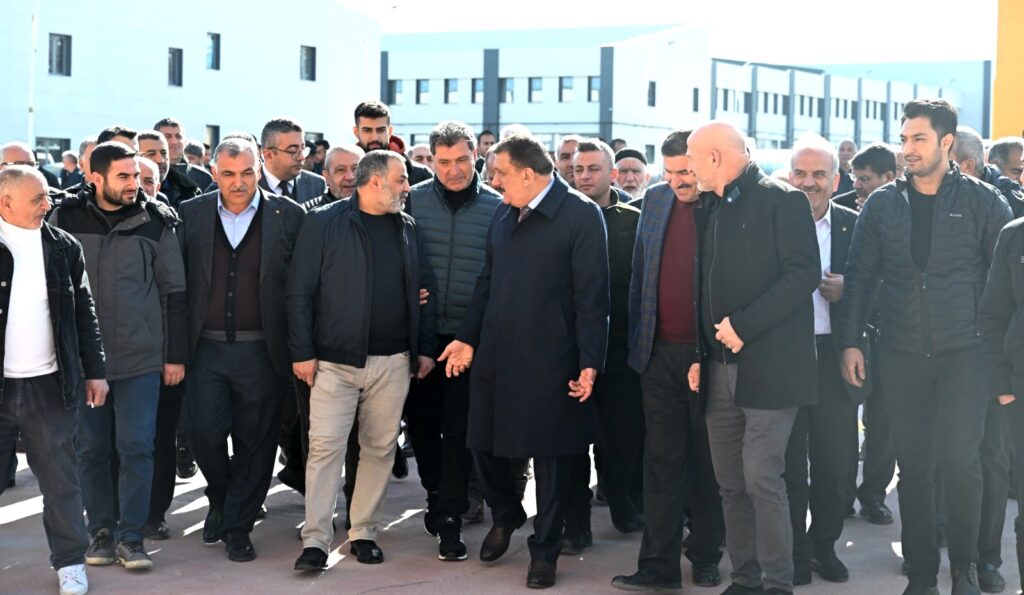 Recep Tayyip Erdoğan Dünya Kayısı Ticaret Merkezi hizmete girdi