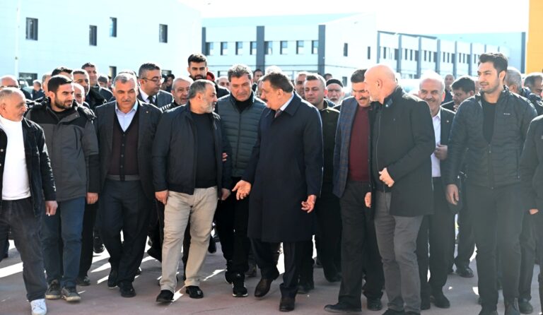 Recep Tayyip Erdoğan Dünya Kayısı Ticaret Merkezi hizmete girdi