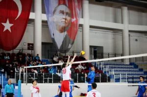 AİÇÜ’de UNİLİG Voleybol Bölgesel Müsabakaları Başladı