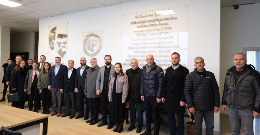 Atakan Yazgan belediye işhanı ve eczacılar odası ziyaretleriyle saha çalışmalarını sürdürdü