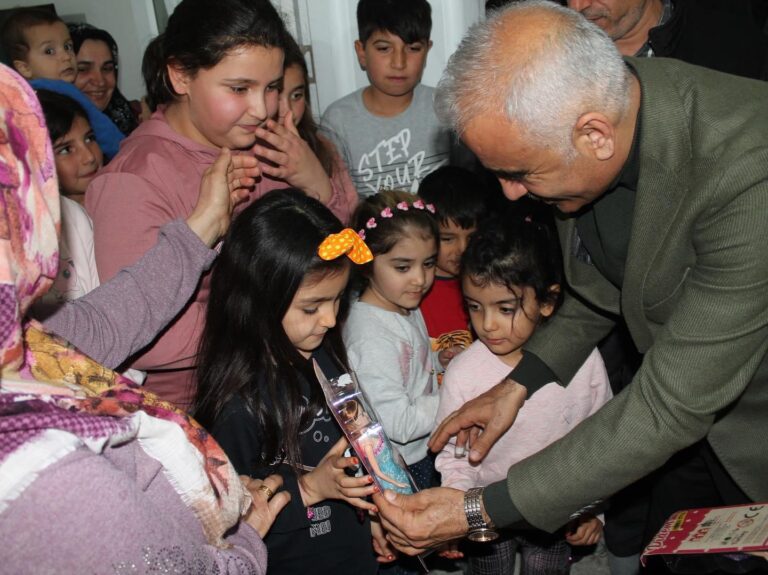 CHP’Lİ BELEDİYE BAŞKAN ADAYINDAN ZİYA POLAT’A DESTEK