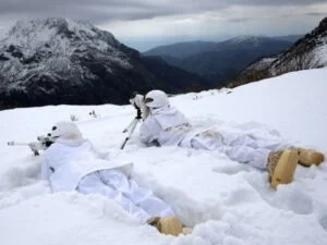 JÖH’lerden 2 Metreyi Bulan Karda Operasyon