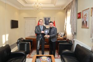 Vali İdris Akbıyık ‘Yılın Pozitif’ Valisi seçildi