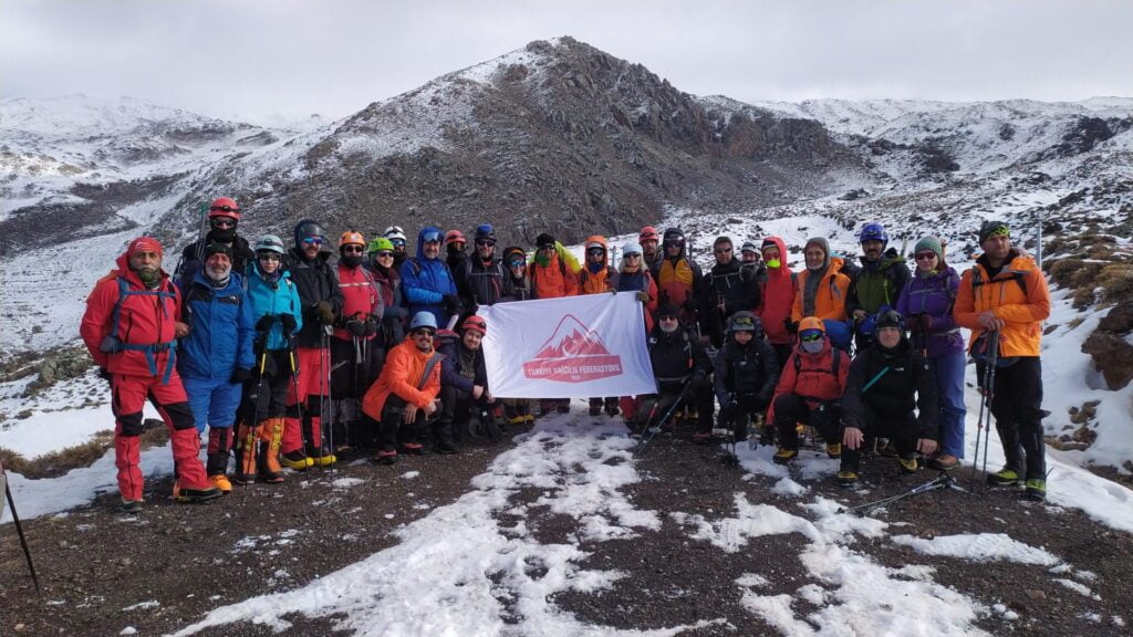 TDF’nin 2024 Ağrı Dağı kış tırmanışı tamamlandı.