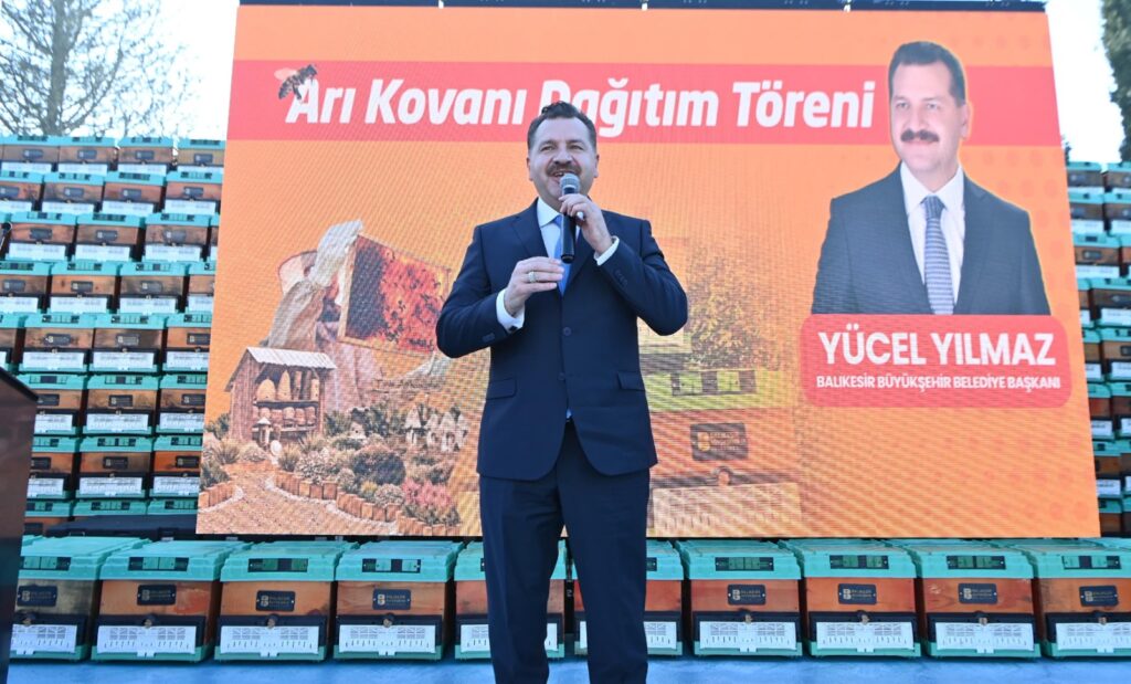 “Gözümüz de gönlümüz de Yücel başkanımızla”