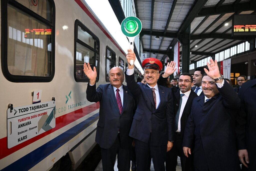 ‘Ankara-Diyarbakır’ ve ‘Ankara-Tatvan’ arasında iki yeni turistik tren hatlarda olacak