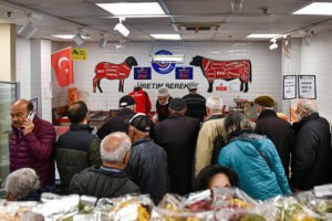 ABB’nin Başkent Marketlerdeki ucuz et satışı ilgi gördü