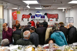 ABB’nin Başkent Marketlerdeki ucuz et satışı ilgi gördü