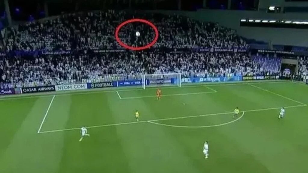 Şampiyonlar Ligi maçında top drone’a çarptı