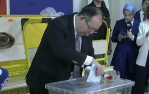 YSK Başkanı Yener oyunu kullandı