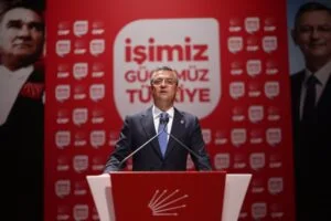 Ekrem Başkan 17 bakana karşı tek başına kazandı
