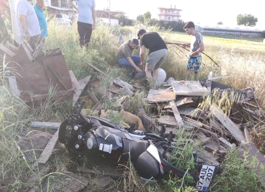 Kuaför çift motosiklet kazasında ağır yaralandı – Birlik Haber Ajansı- Türkiye’nin Haber Ağı