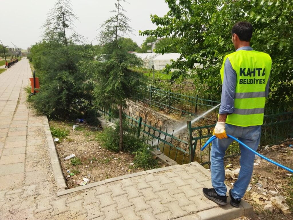 KAHTA BELEDİYESİ HAŞEREYLE MÜCADELE ÇALIŞMALARINA BAŞLADI