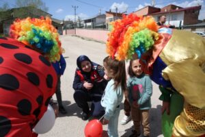 Jandarmadan çocukları Unutmadı