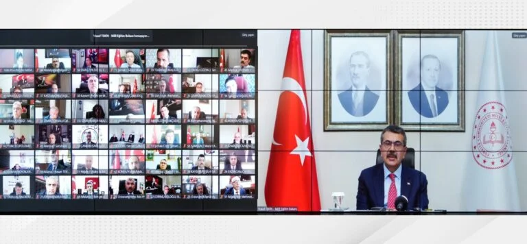 Tekin, İl ve İlçe Milli Eğitim Müdürleriyle bir araya geldi