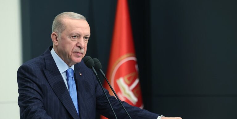Erdoğan: Milletle arasına duvar örenlerin gözünün yaşına bakmayız