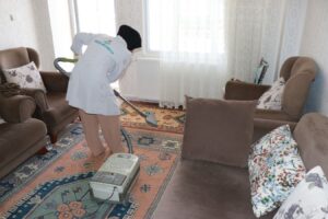 Haliliye Belediyesi haneleri dip bucak temizliyor