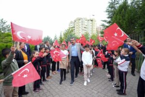 Tekin, “28 Mayıs Dünya Oyun Oynama Günü”nde öğrencilerin etkinliğine katıldı