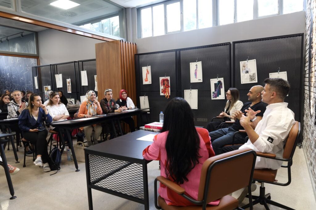 Cihan Nacar geleceğin modacılarıyla buluştu