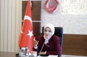 Göktaş, yabancı kadın bakanlara “Anneler Günü” dolayısıyla mektup yazdı