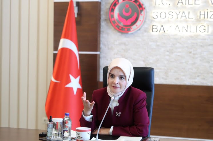 Göktaş, yabancı kadın bakanlara “Anneler Günü” dolayısıyla mektup yazdı