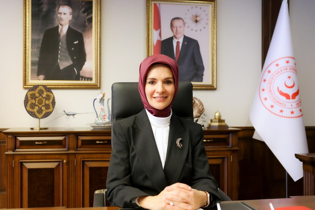 Göktaş, yabancı kadın bakanlara “Anneler Günü” dolayısıyla mektup yazdı