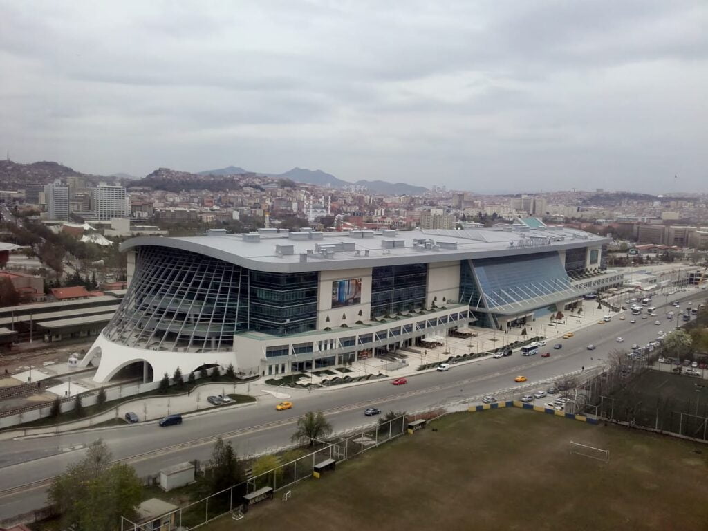 Ankara Tren Garı’nda bir kişi intihar etti